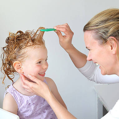 نکاتی در مورد استفاده از نرم کننده مو برای کودکان